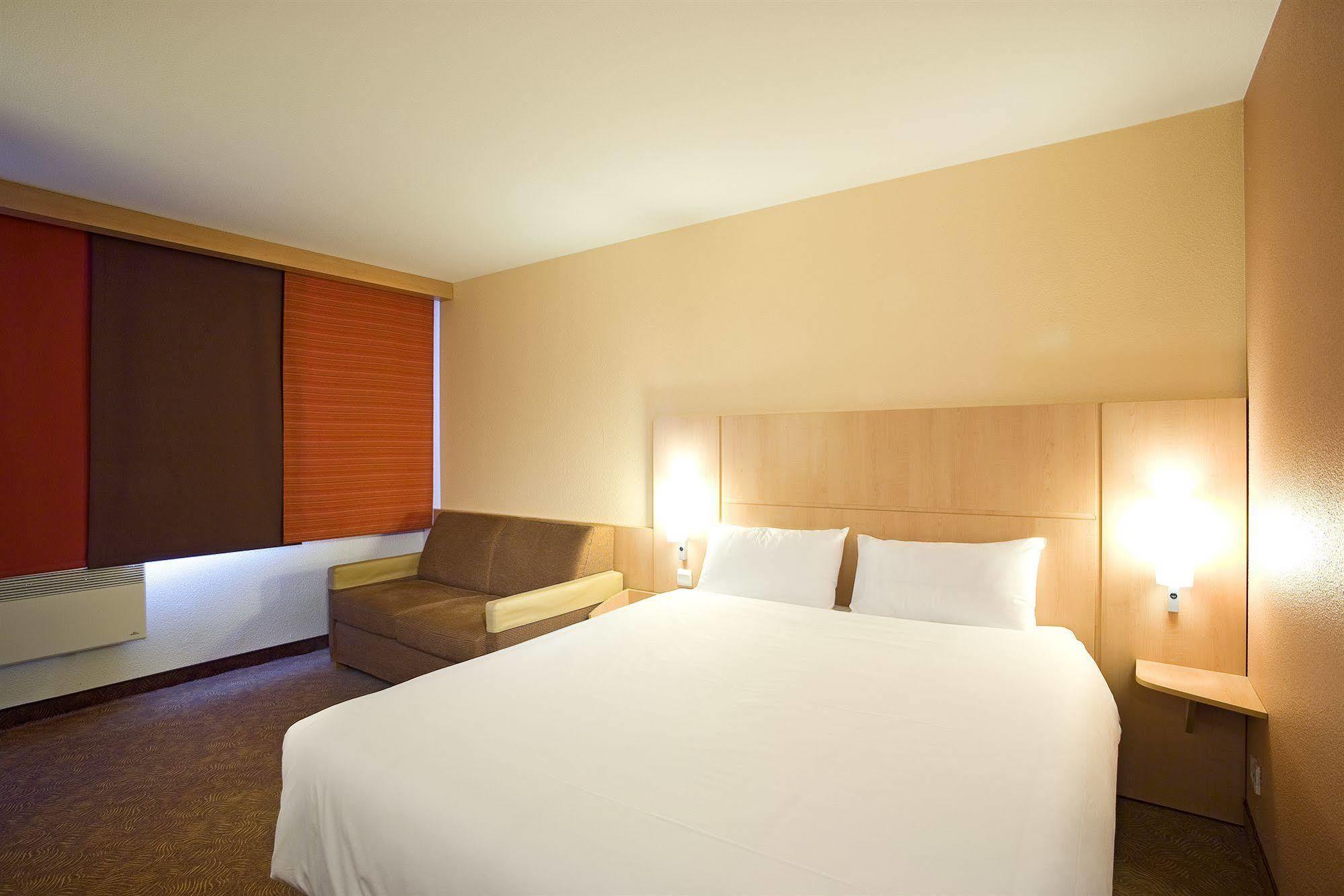 Ibis Hotel Дублин Экстерьер фото